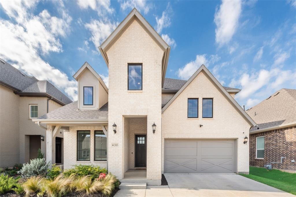 Property Photo:  1305 Waltham Trail  TX 76063 