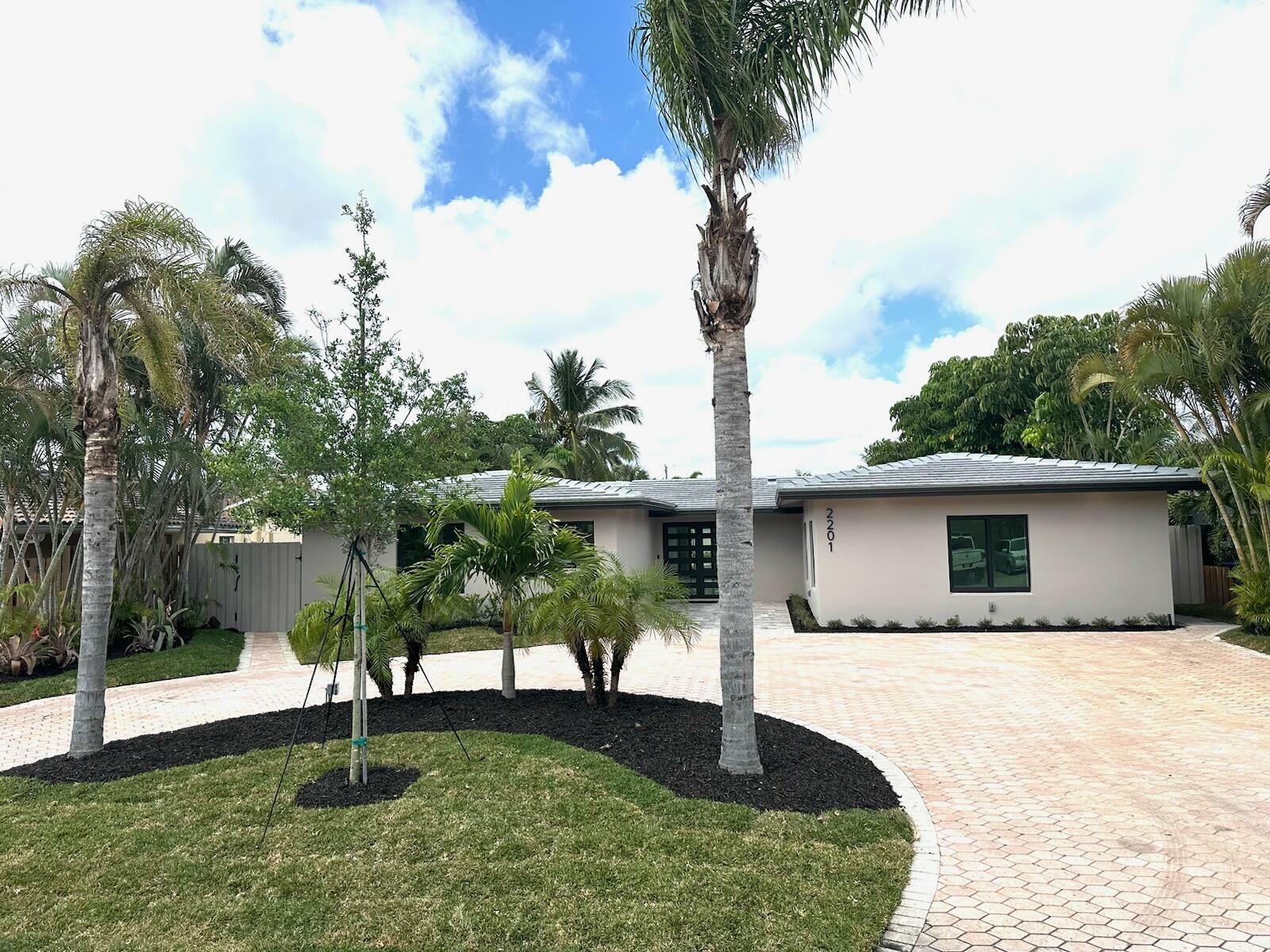 Property Photo:  2201 NE 19th Avenue  FL 33305 