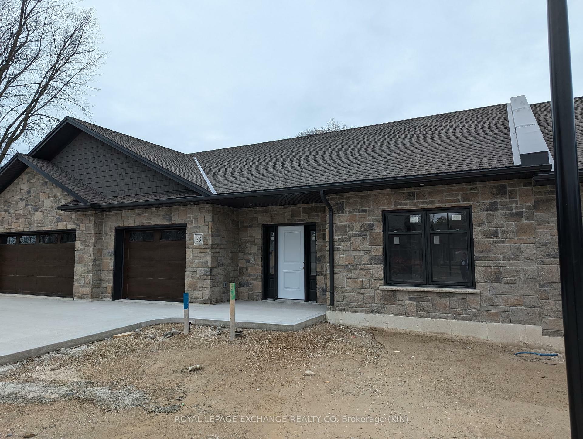 Property Photo: 1182 Queen Street 38 ON N2Z 1G4
