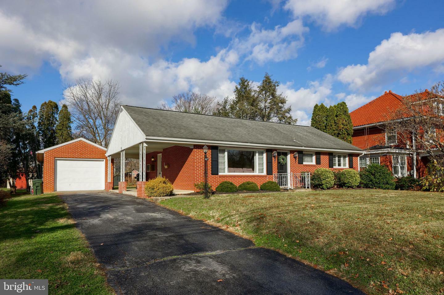 Property Photo:  324 S 9th Street  PA 17501 