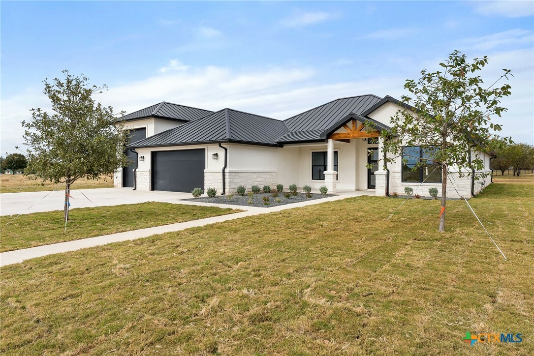 Property Photo:  121 Black Diamond Drive  TX 78639 