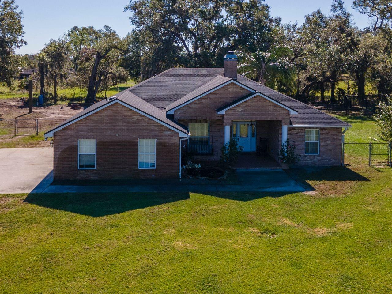 Property Photo:  1827 Joe McIntosh Road  FL 33565 