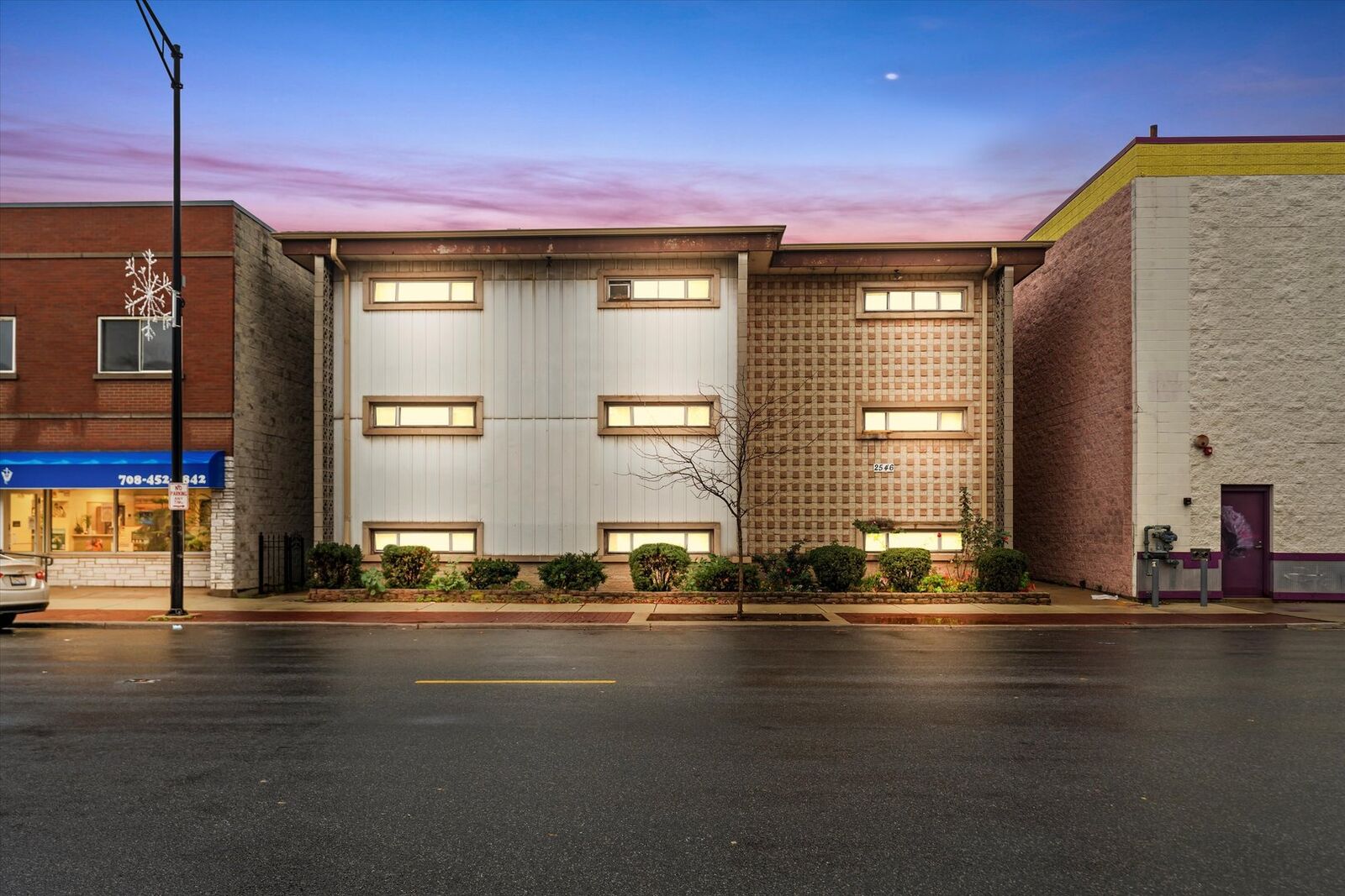 Property Photo: 2546 N Harlem Avenue Ga IL 60707
