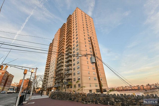 Property Photo:  6600 Kennedy Boulevard 22J  NJ 07093 