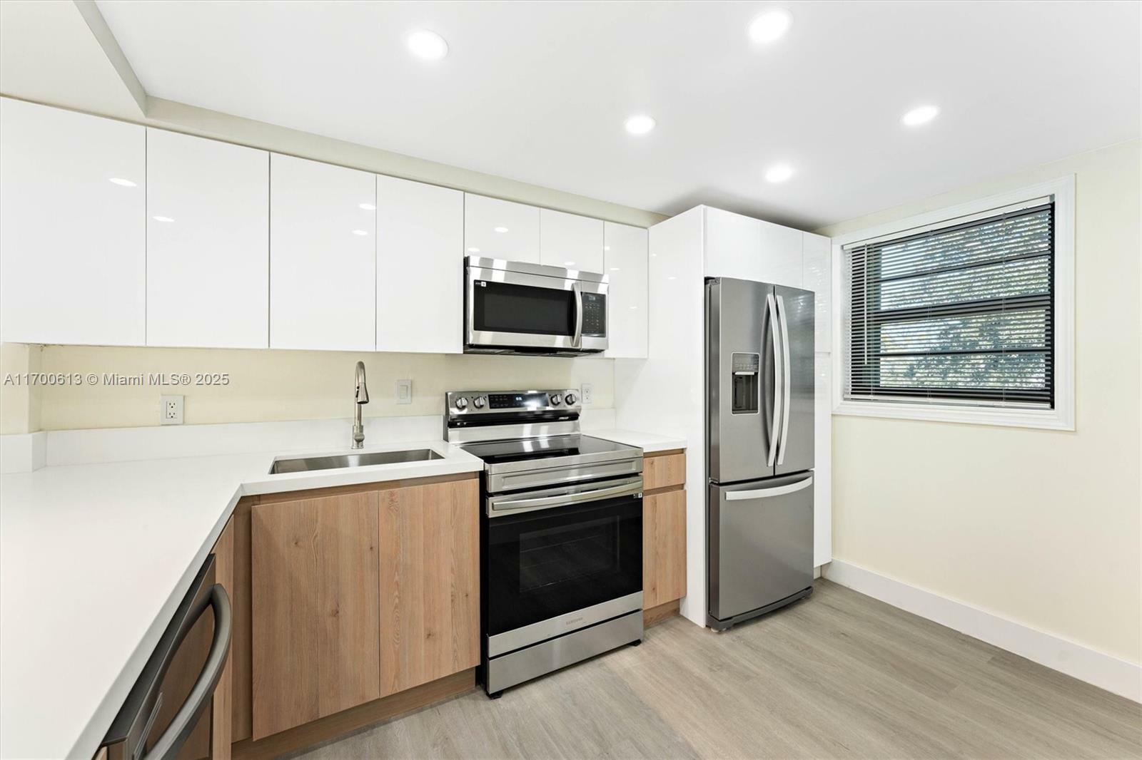 Property Photo: 367 S Federal Hwy A315 FL 33441