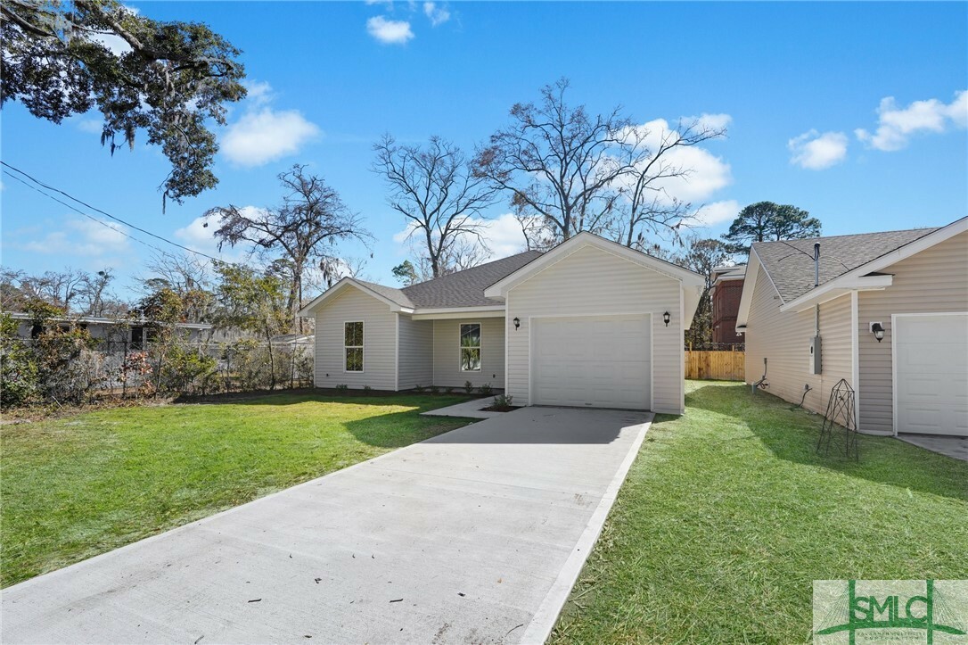 Property Photo: 2005 Washington Street GA 31406