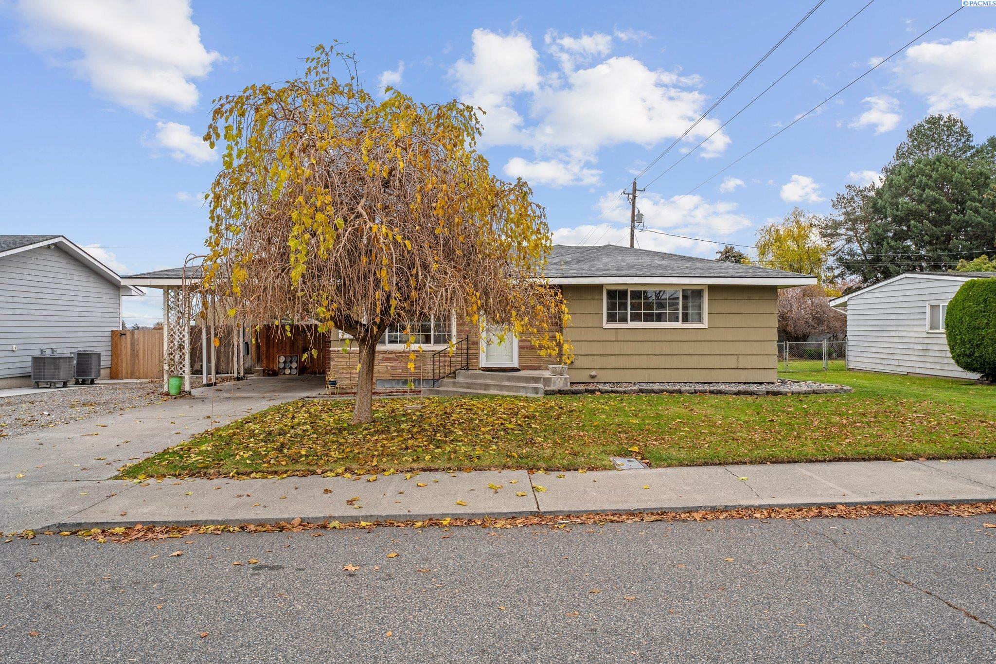 Property Photo:  226 N Palouse  WA 99336-3321 