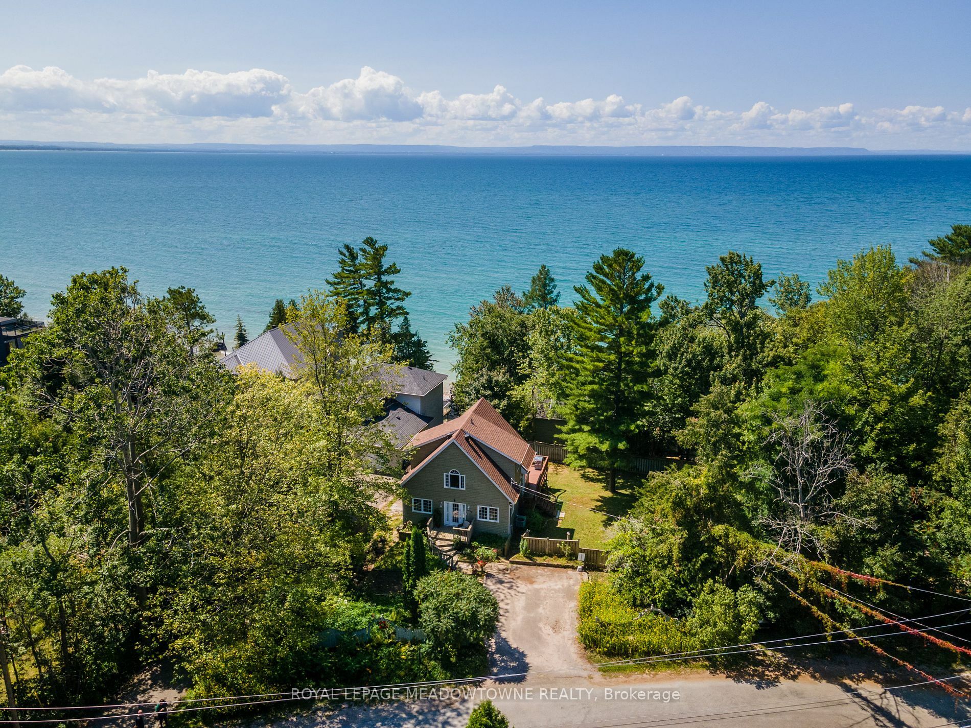 Photo de la propriété:  1936 Tiny Beaches Rd S  ON L0L 1P0 