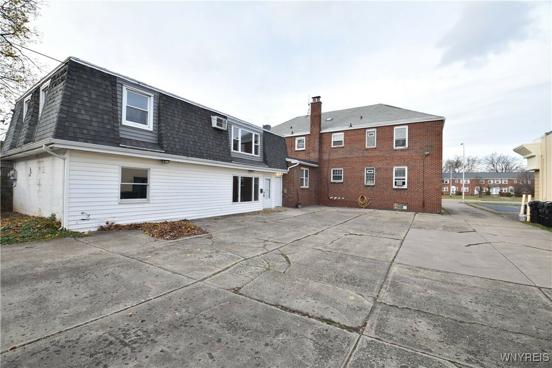 Property Photo: 1455 Sheridan Drive 5 NY 14217