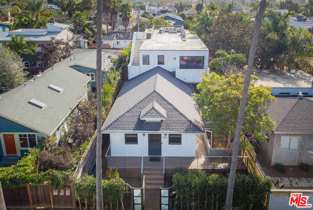 Property Photo:  656   San Juan Ave  CA 90291 