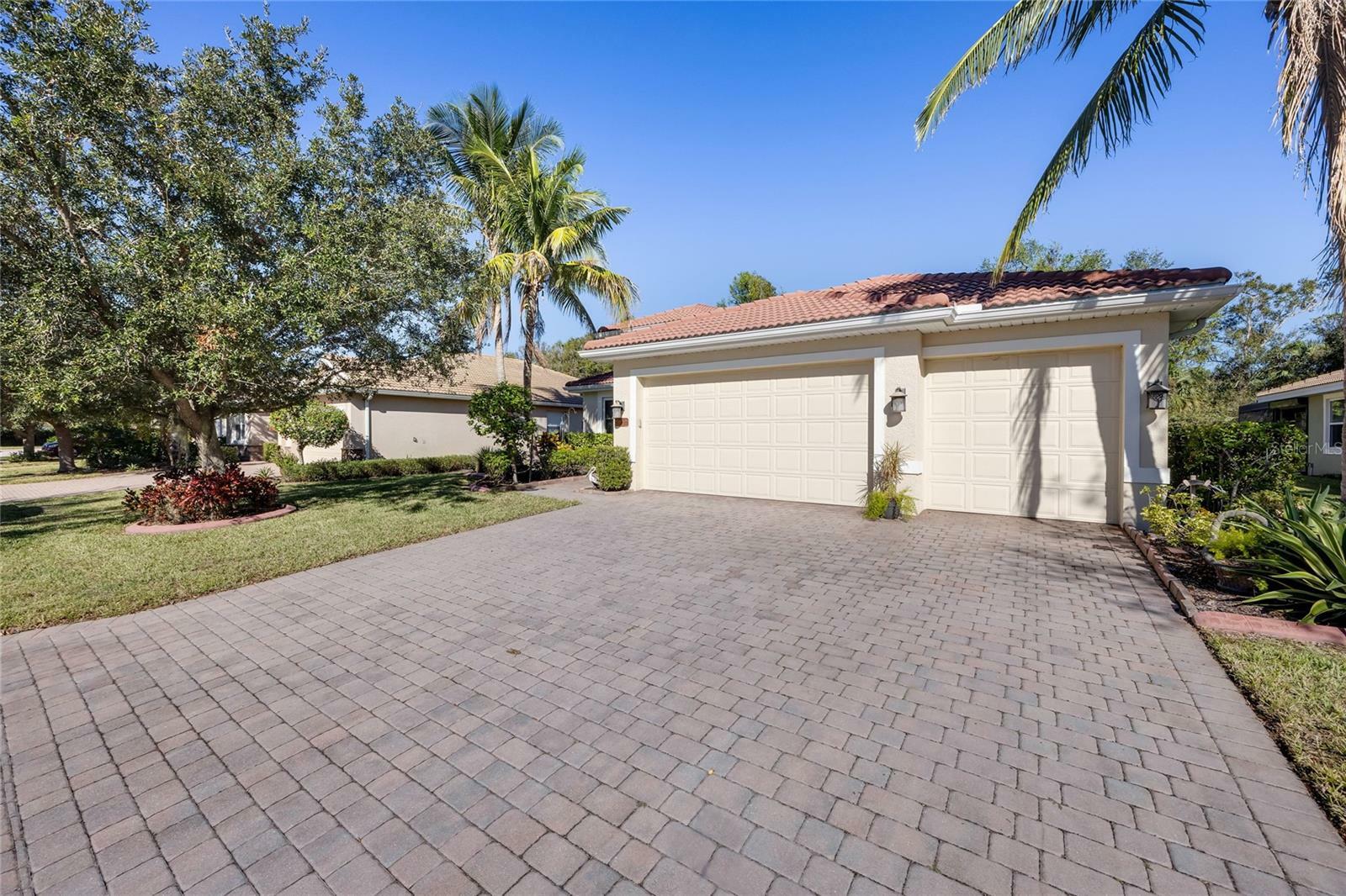 Property Photo:  3041 Sheltered Oak Place  FL 33903 