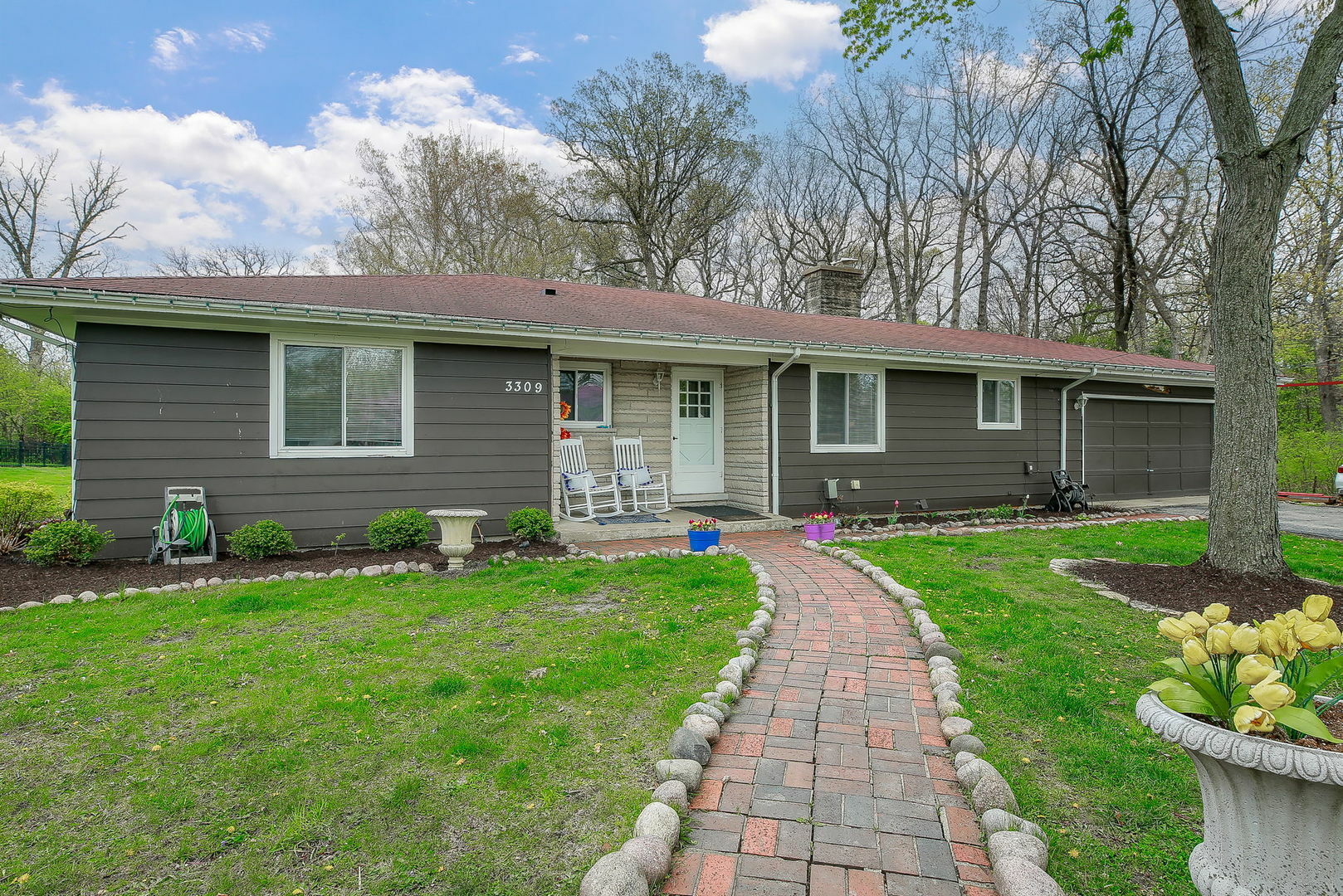 Property Photo:  3309 York Road  IL 60523 