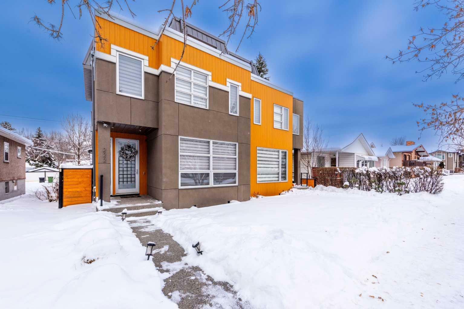 Property Photo:  222 12 Avenue NE  AB T2E 2R5 