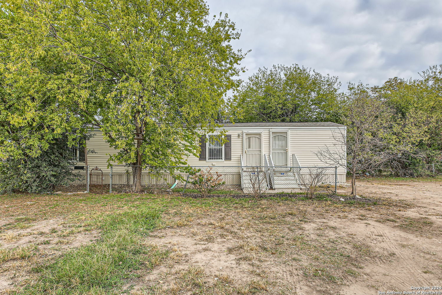 Property Photo:  4423 E Houston St  TX 78220 