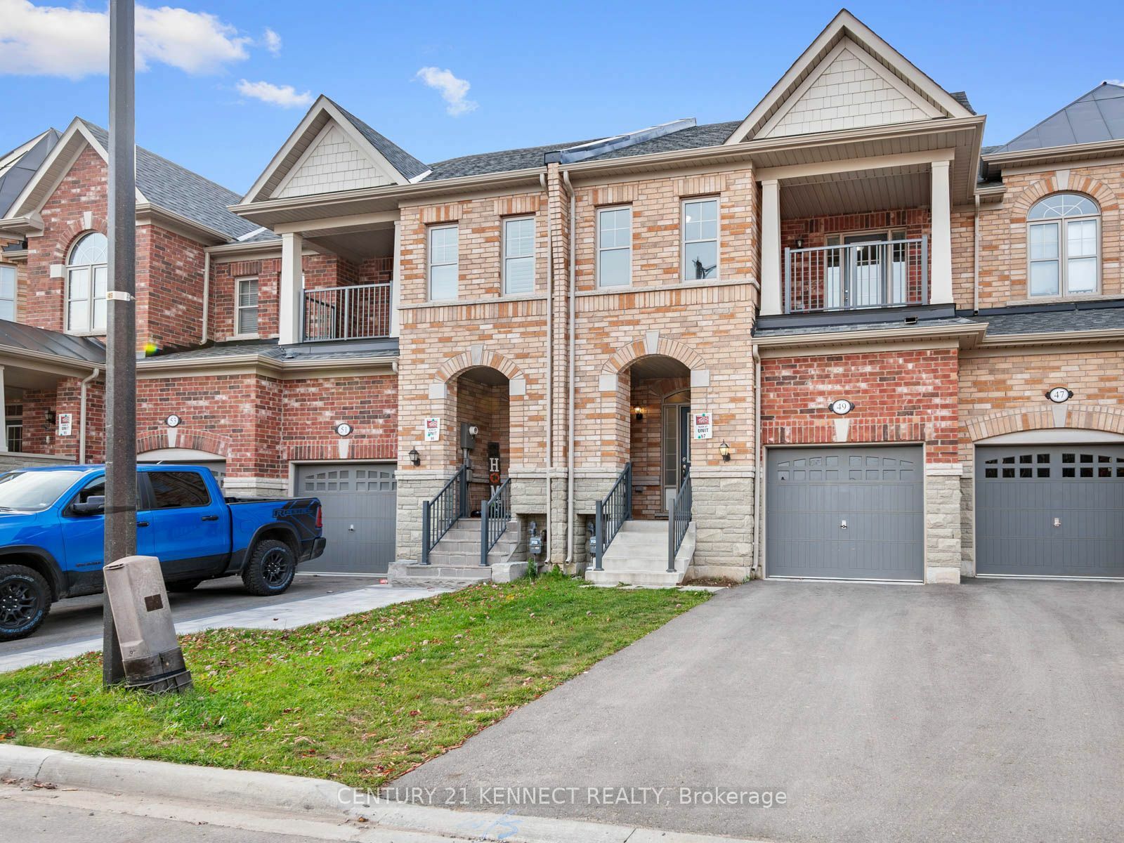 49 Finegan Circ  Brampton ON L7A 0B7 photo