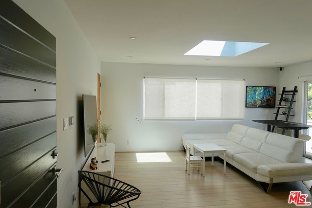 Property Photo:  1524 10th St E  CA 90401 