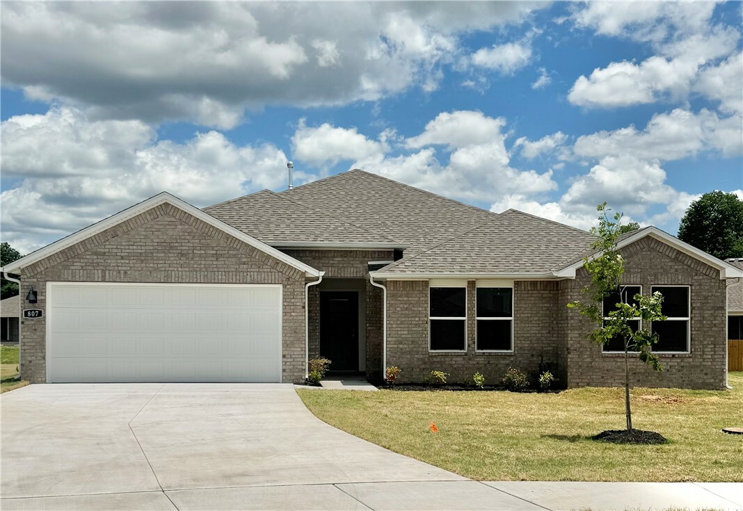 Property Photo: 807 Heeler Avenue AR 72745
