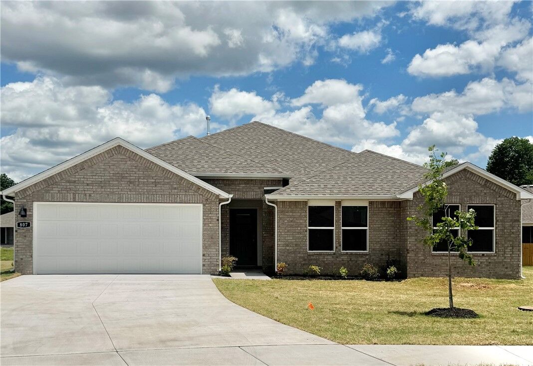 Property Photo:  807 Heeler Avenue  AR 72745 