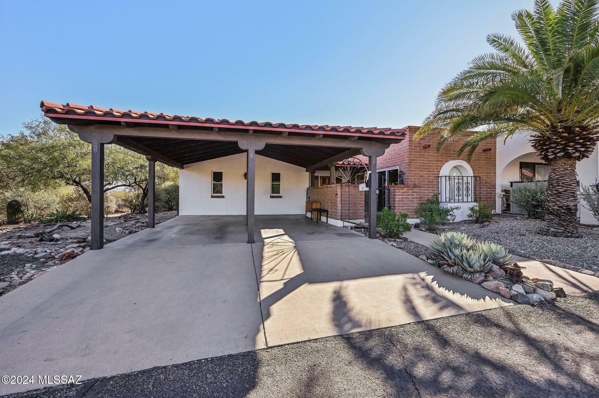 Property Photo:  611 S Los Opalos  AZ 85614 