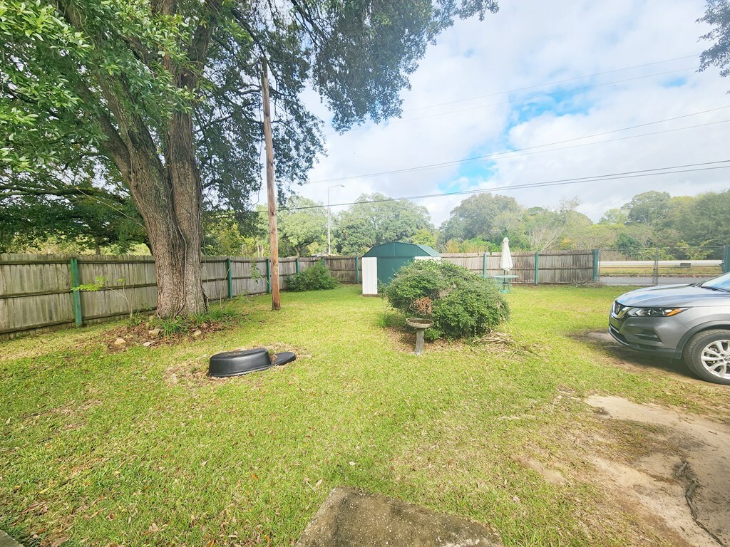 Property Photo:  2721 Yorktown Ave  GA 31705 