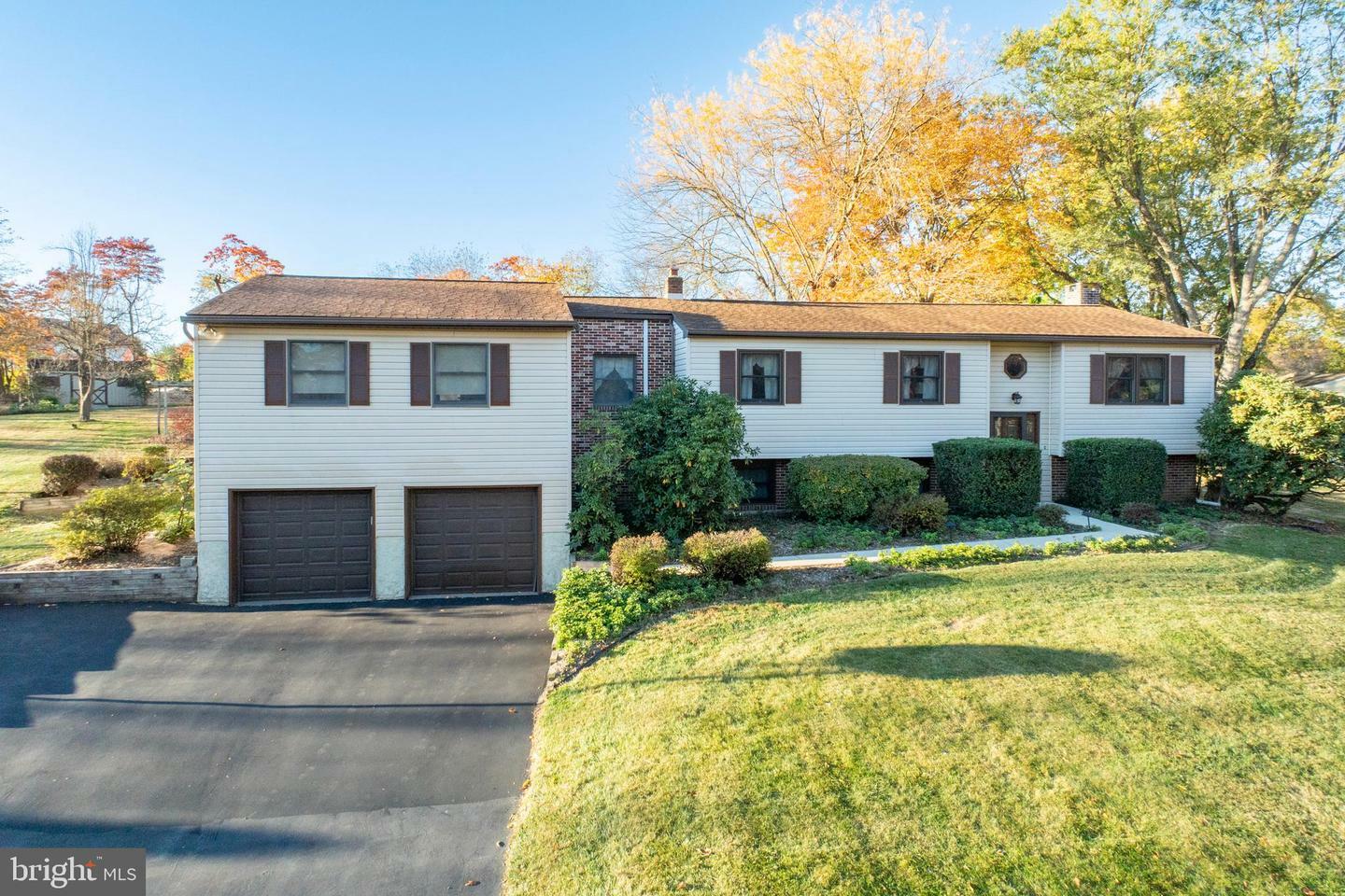 Property Photo:  40 Glenview Drive  PA 19343 