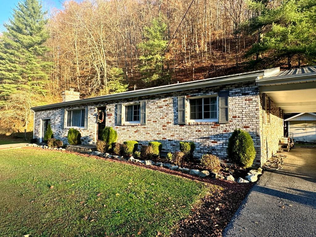 Property Photo: 523 Hurricane Creek KY 41539