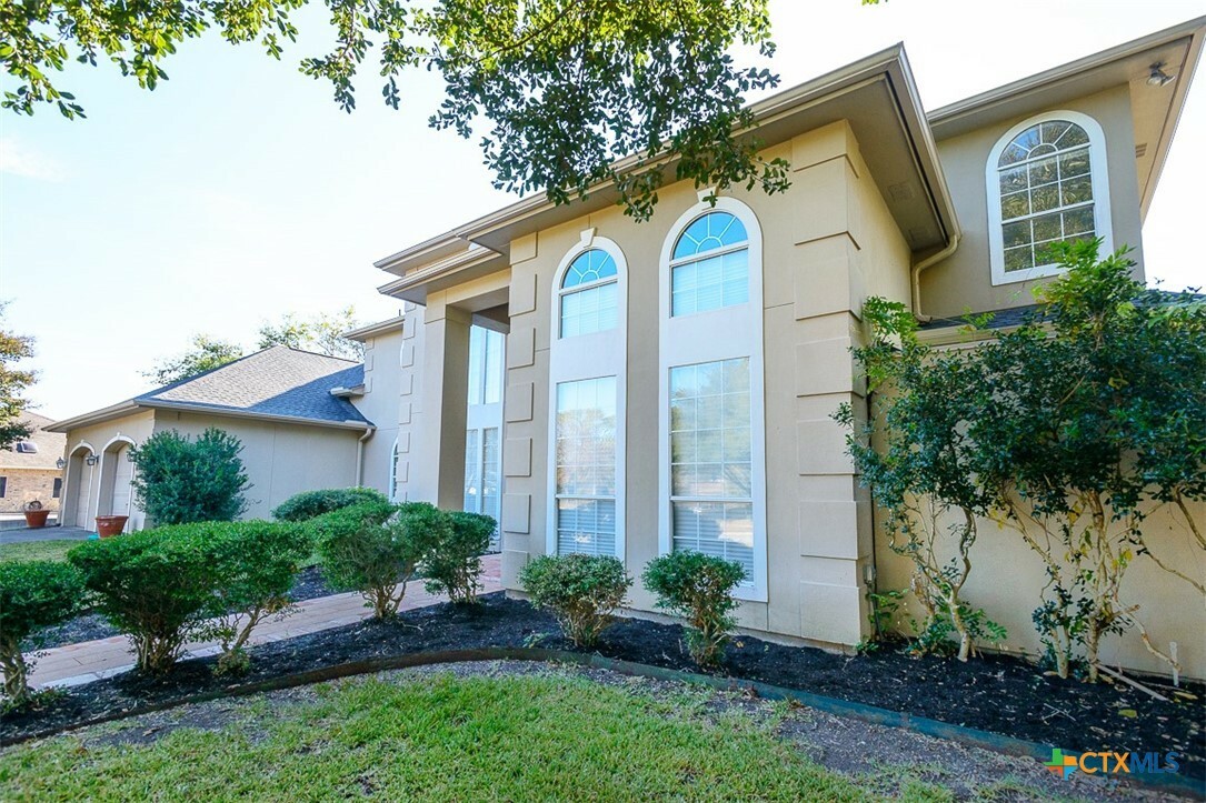 Property Photo:  6010 Stillwood Circle  TX 76543 