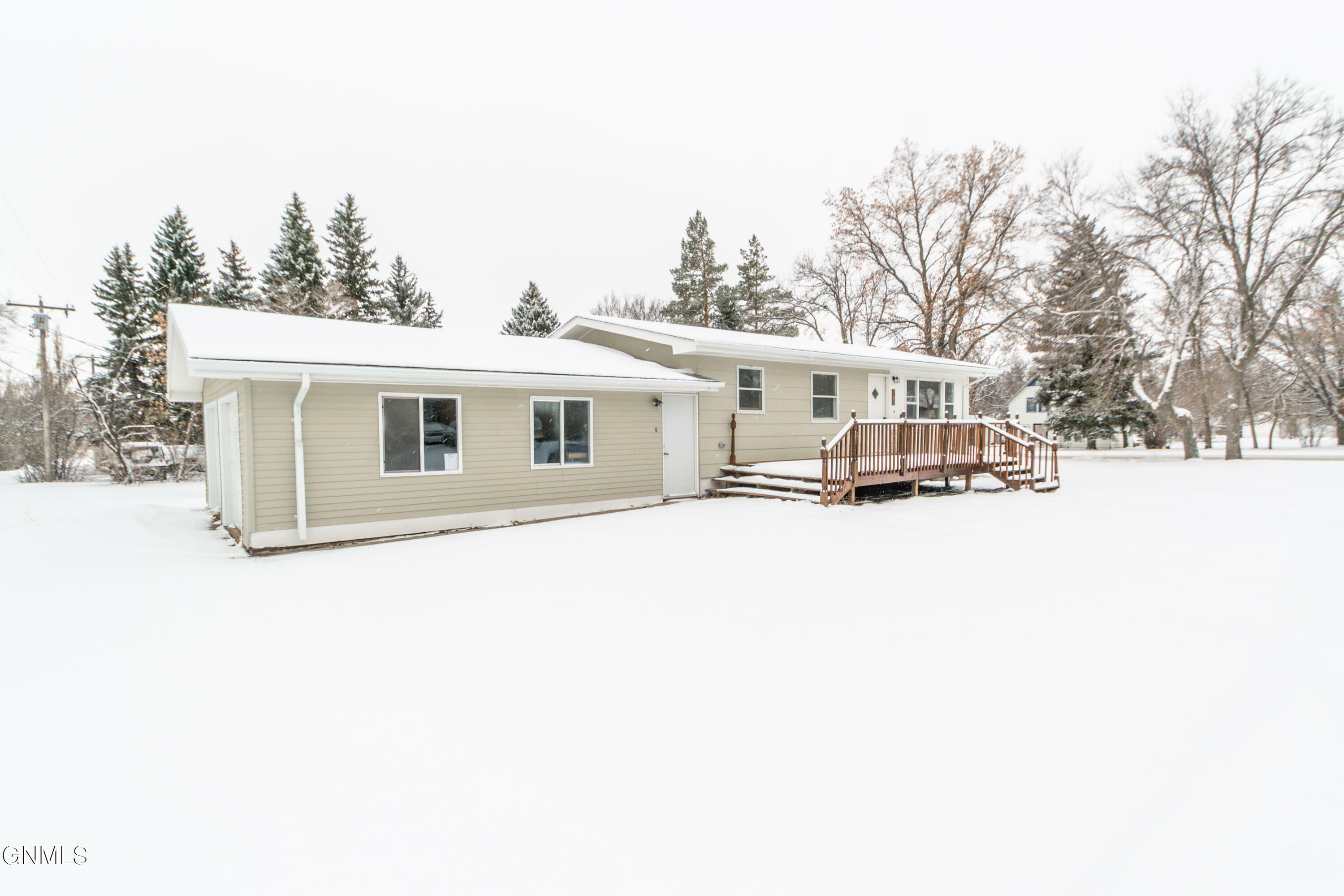 Property Photo:  107 2nd Street E  ND 58530 