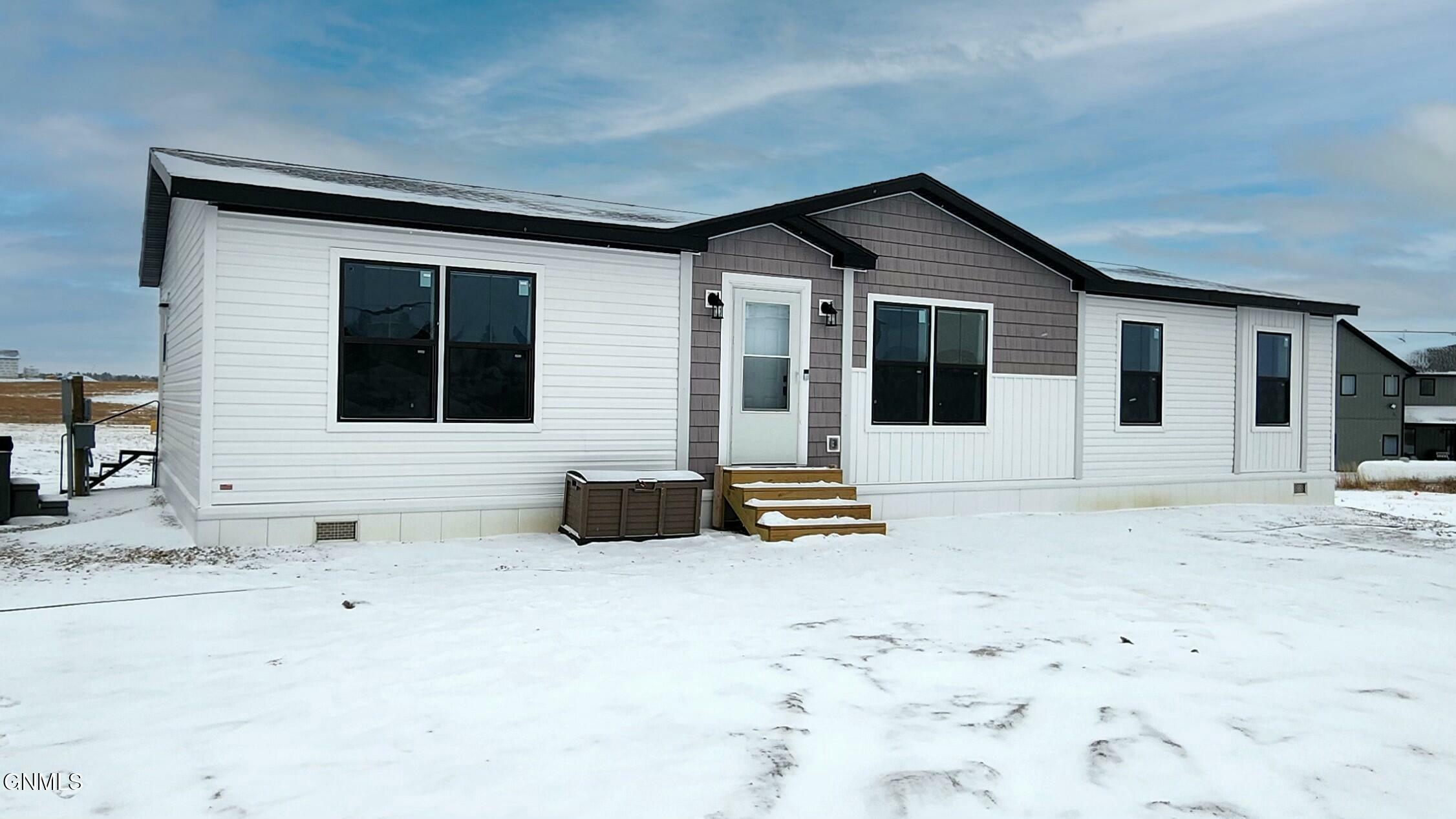 Property Photo:  2264 Berger Drive  ND 58554 