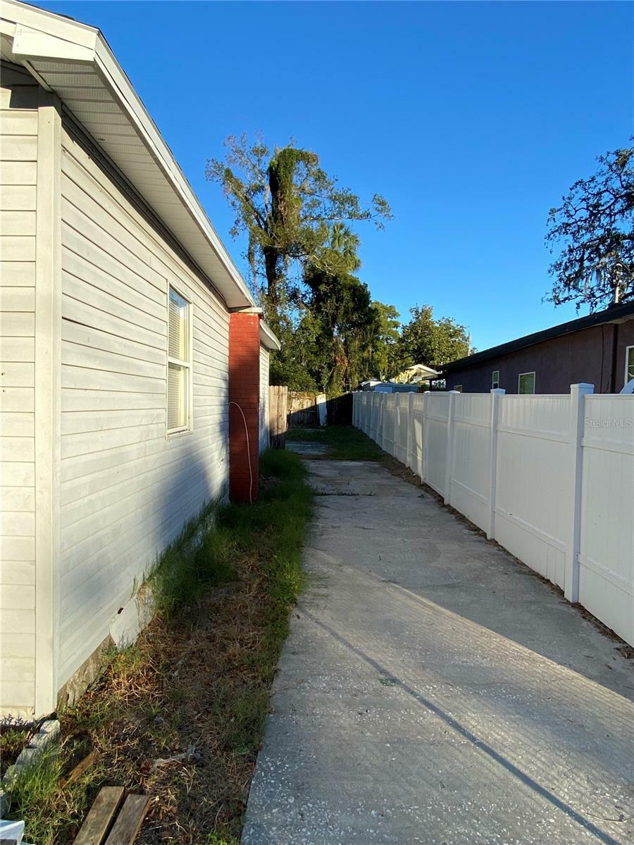 Property Photo:  8305 N Brooks Street  FL 33604 