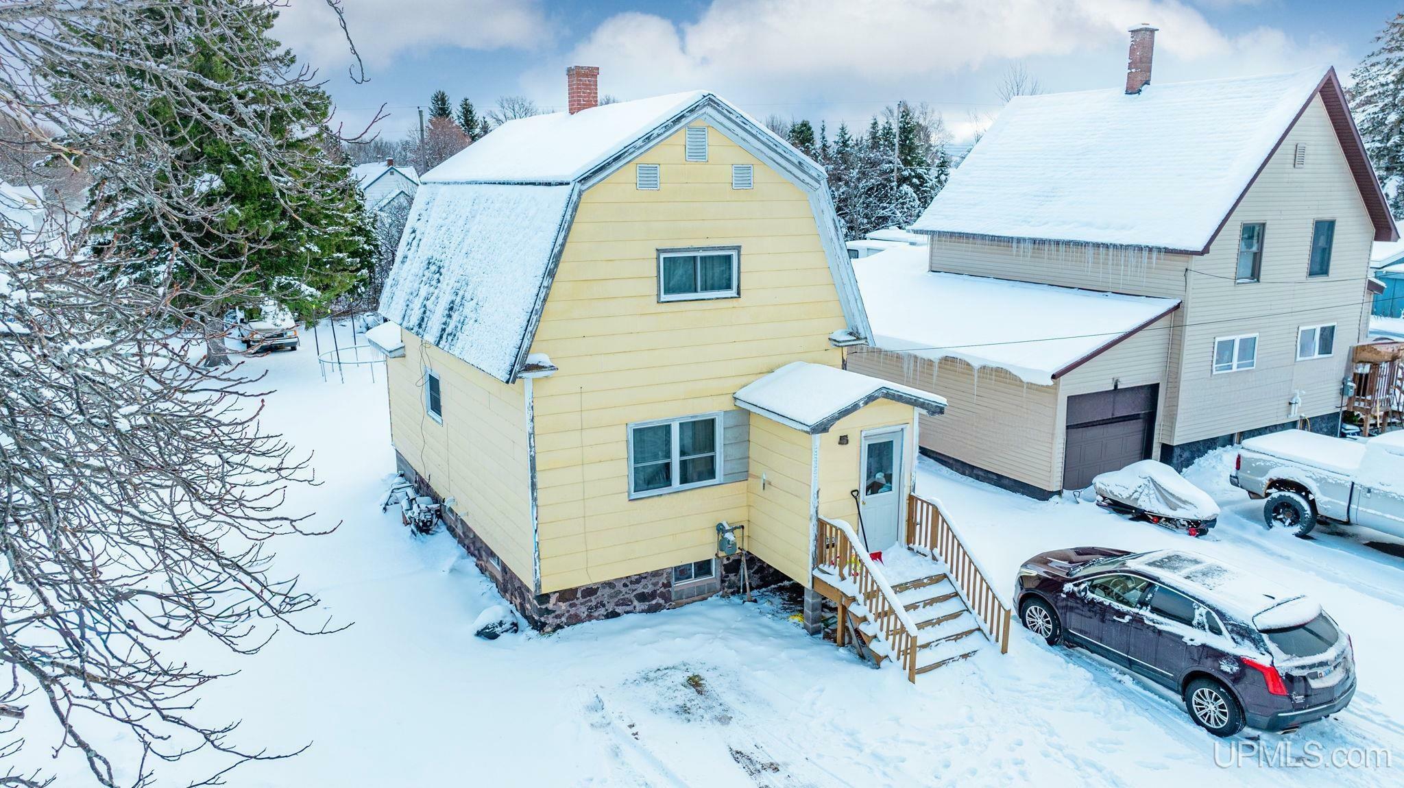 57300 Rockland Street  Calumet MI 49913 photo