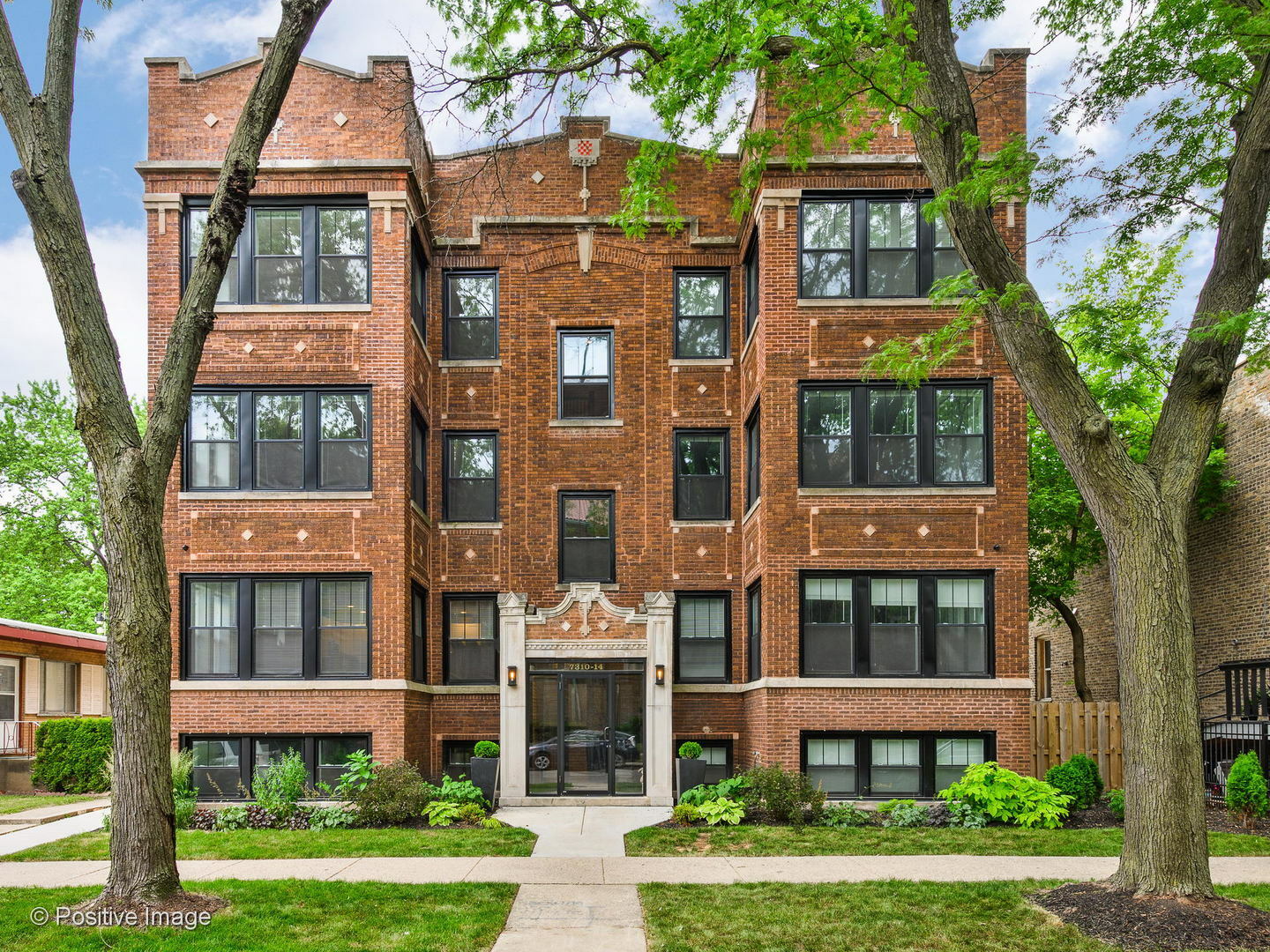 Property Photo:  7310 N Claremont Avenue 2N  IL 60645 