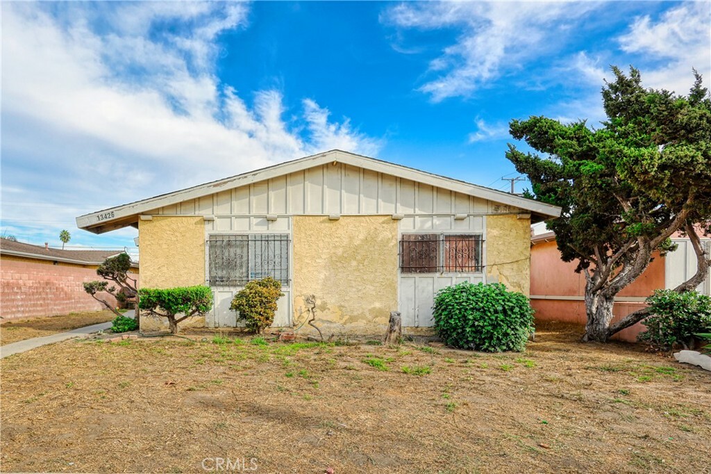 Property Photo:  13426 S San Pedro Street  CA 90061 