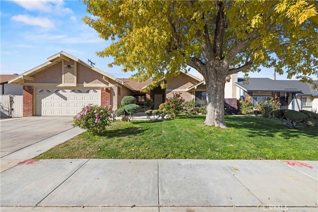 Property Photo: 37901 Maureen Street CA 93550