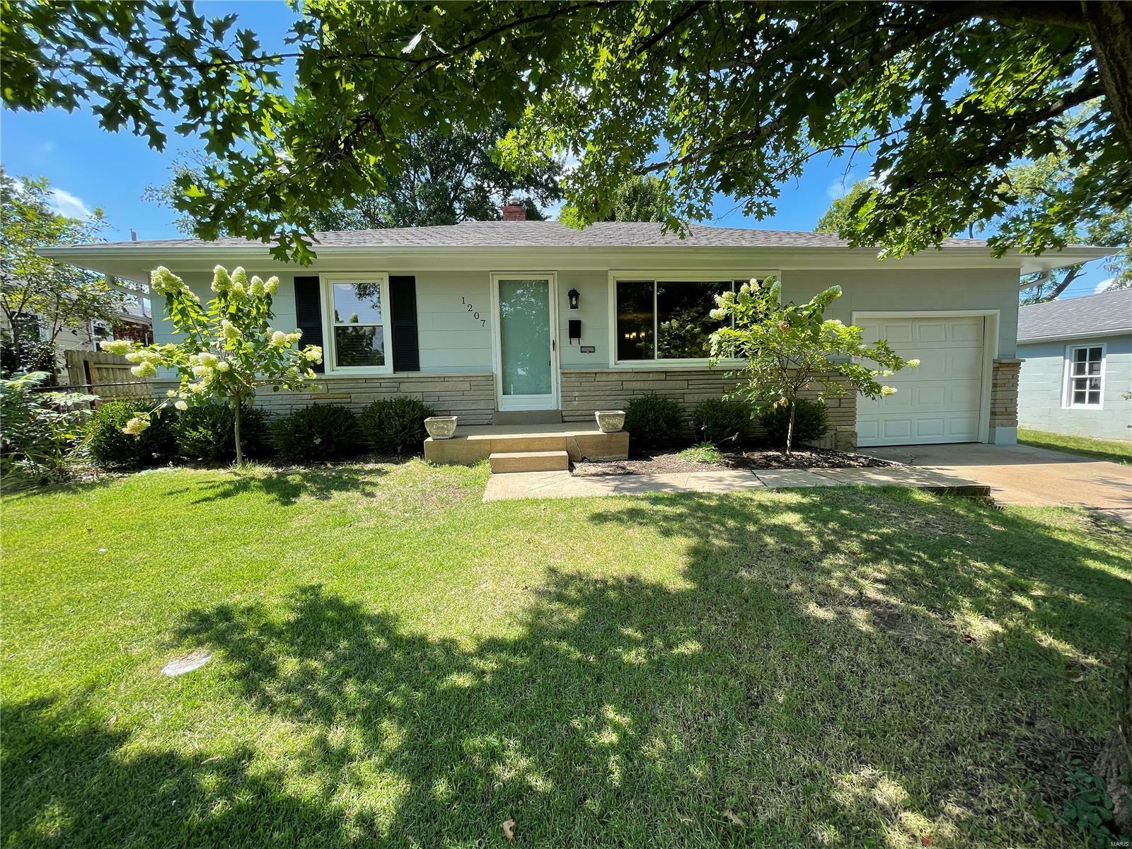 Property Photo:  1207 Folger Avenue  MO 63122 