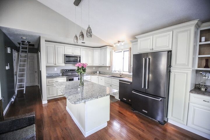 Property Photo:  17 Eskimo Way  MA 01862 