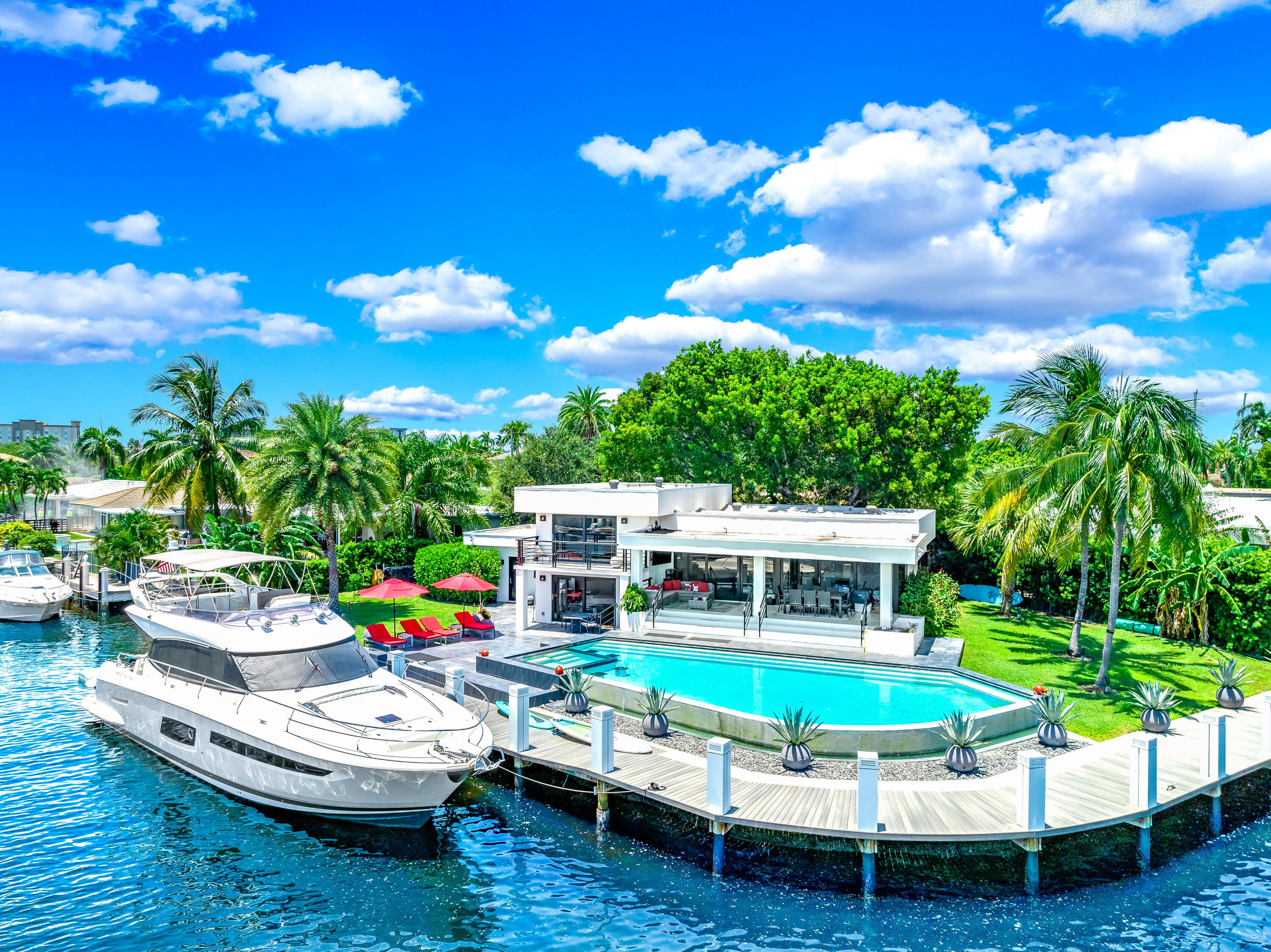 Property Photo: 2628 SE 10th Street FL 33062