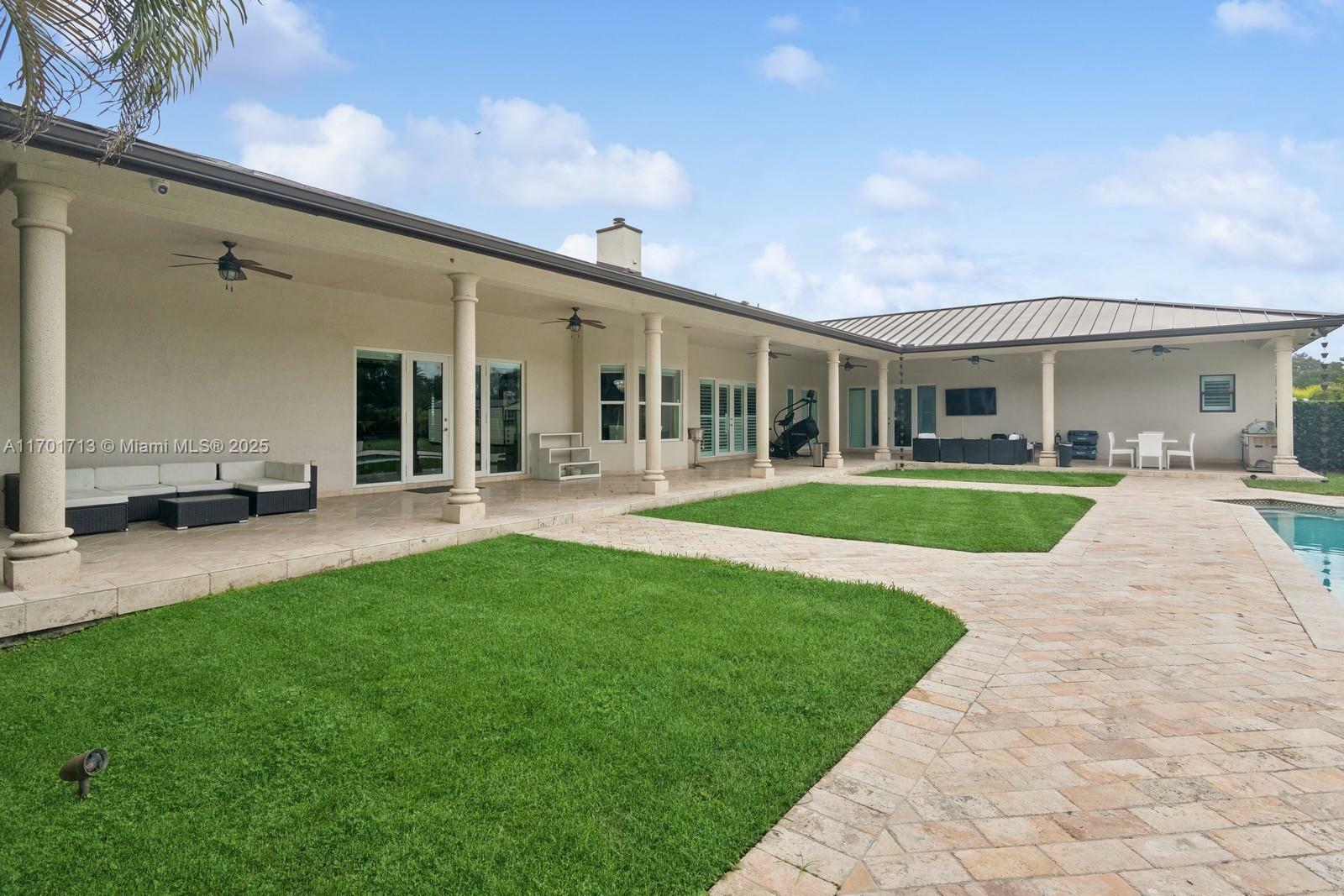 Property Photo:  9885 SW 96th St  FL 33176 