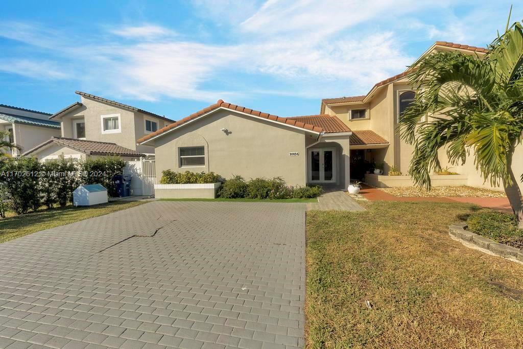 Property Photo:  20154 W Lake Dr  FL 33015 