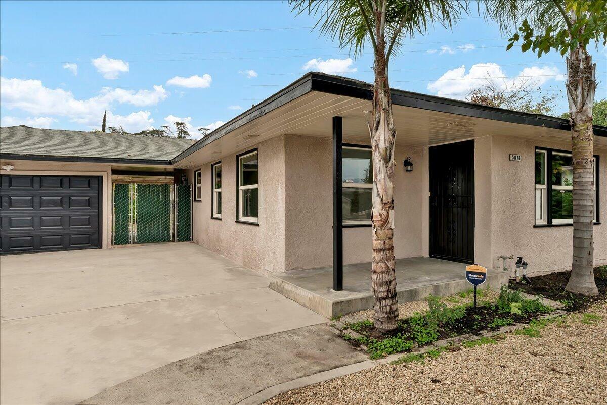 Property Photo:  5078 E Olive Avenue  CA 93727 