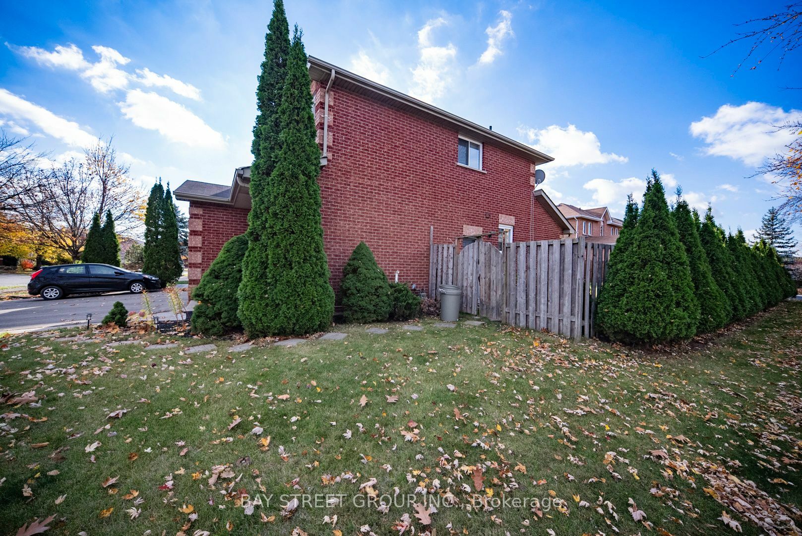 Property Photo:  15 Inverhuron Tr  ON L6H 5Z6 