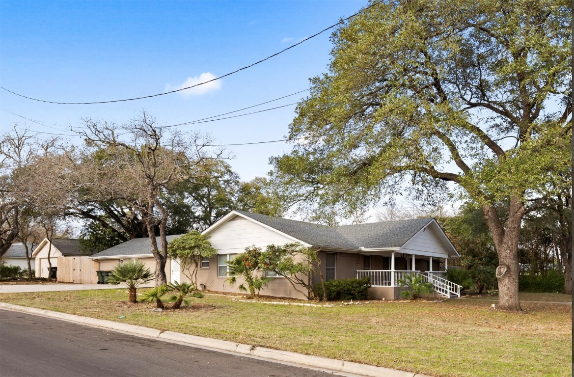 Property Photo:  115 E Holland Street  TX 78666 