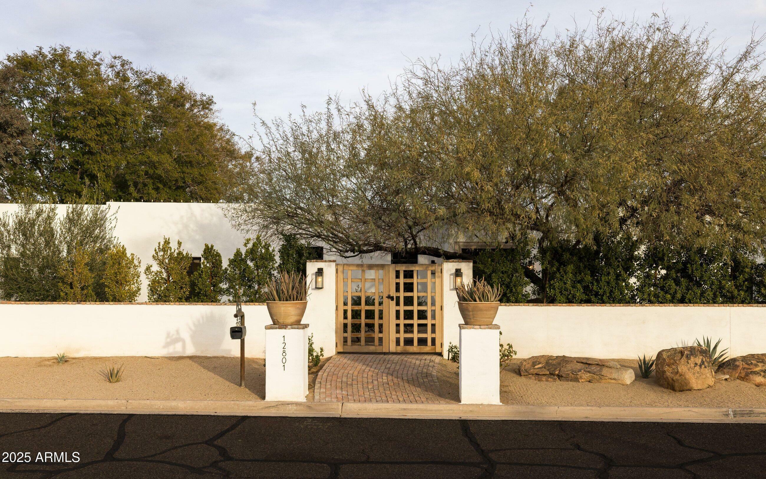Property Photo: 12801 N 65th Place AZ 85254