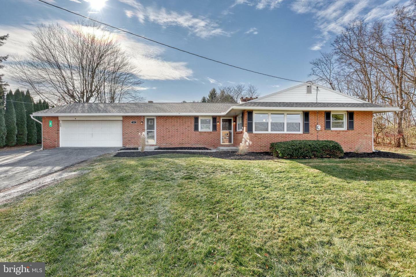 Property Photo:  3 Walnut Lane  PA 17050 