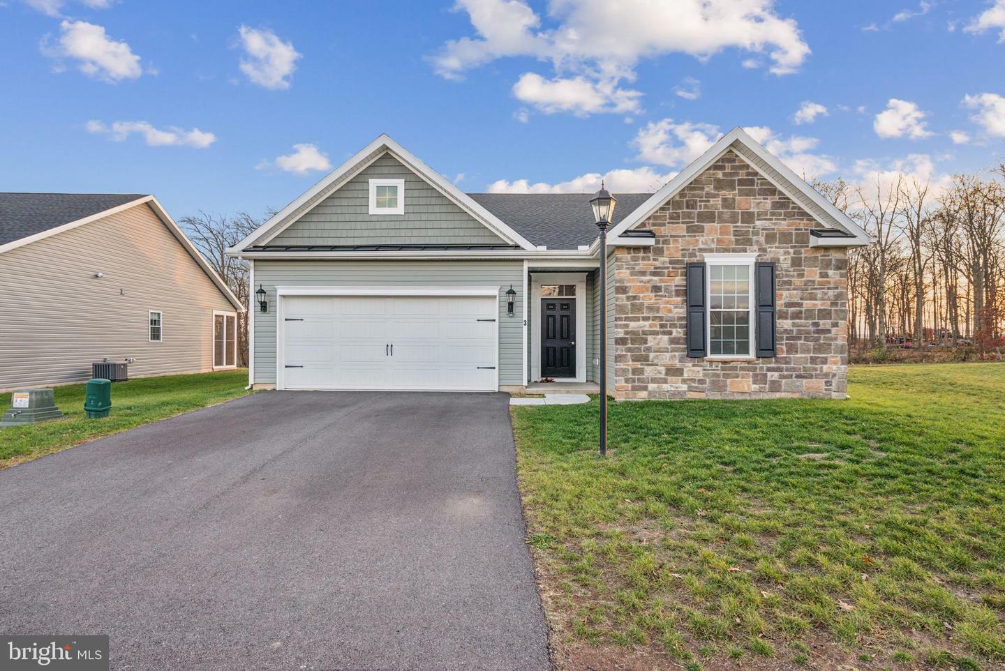 Property Photo:  3 Osprey Court  PA 17325 