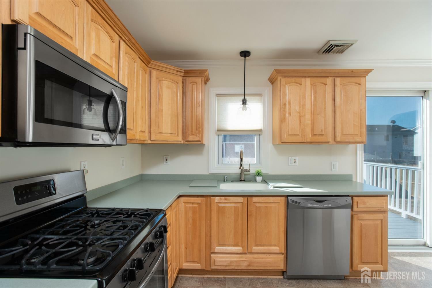 Property Photo:  509 Clinton Avenue  NJ 08846 