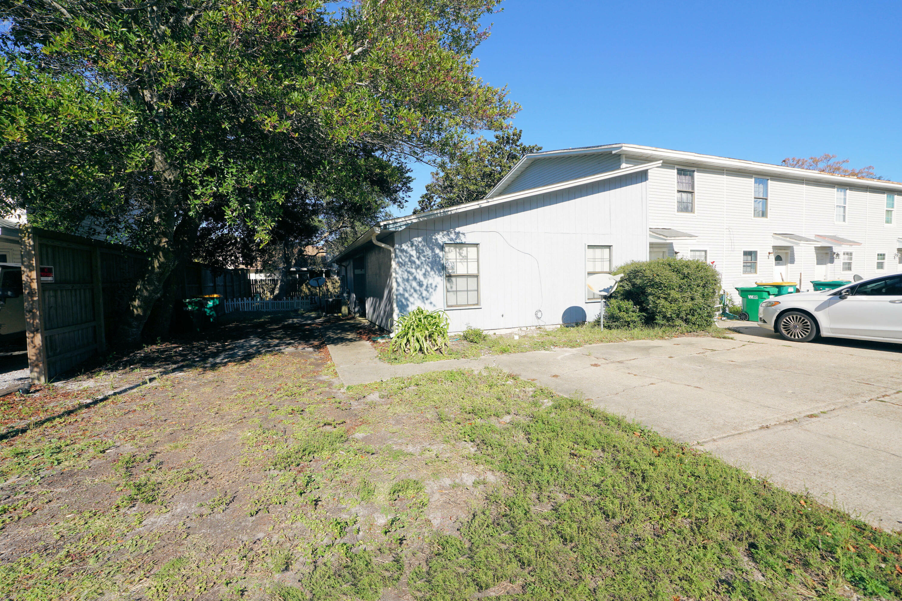 Property Photo:  513 Sandalwood Court 513  FL 32541 