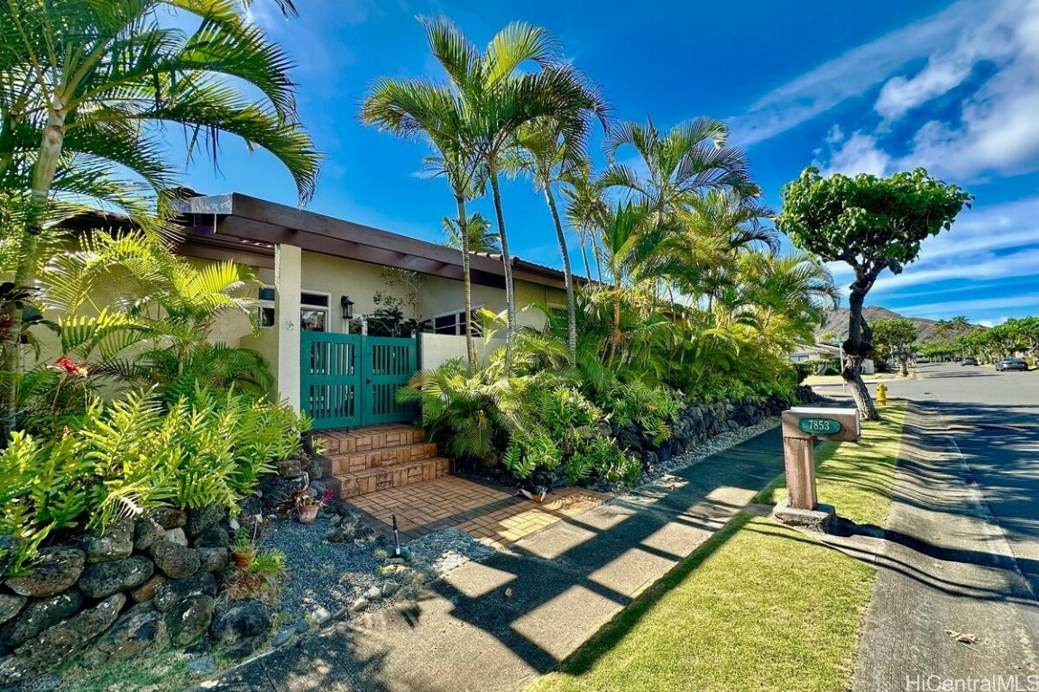 Property Photo: 7853 Makaaoa Place HI 96825