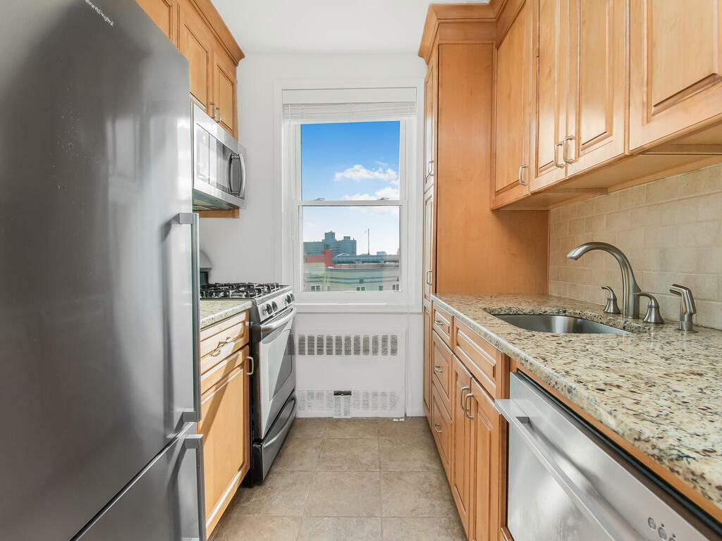 Property Photo:  2530 Independence Avenue 6J  NY 10463 