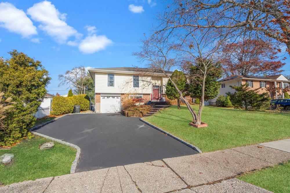 Property Photo:  36 Tanglewood Drive  NY 11787 